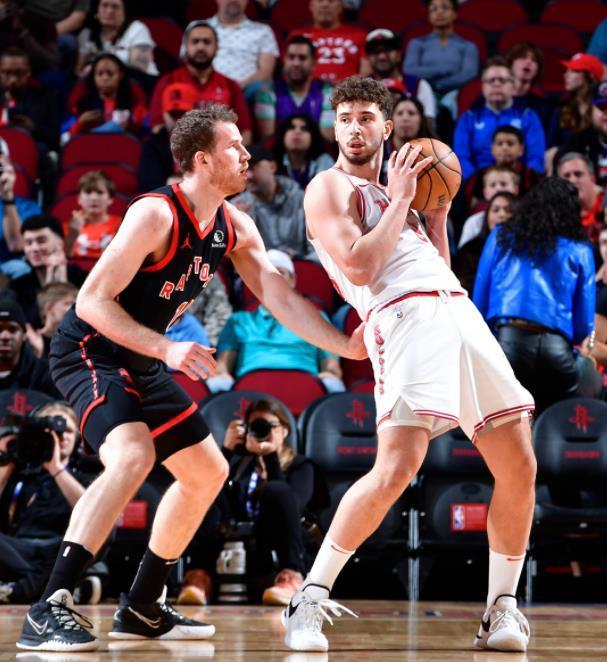 欧博-场均5+4!27岁中锋加盟“火箭2队”,与申京是队友,双向合同可签