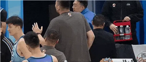 欧博ABG游戏官网-冷静！贝兹利暂停期间疑似与队友发生激烈争吵